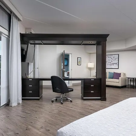 Hampton Inn & Suites Chattanooga Downtown-3