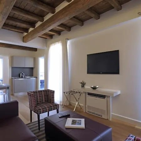 Trevi Palace Luxury Inn-3