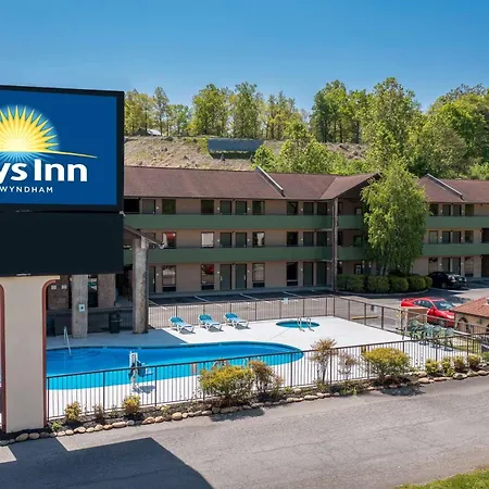 Days Inn By Wyndham Pigeon Forge South-3