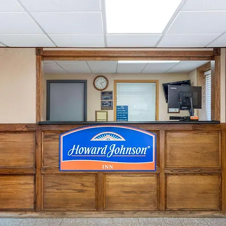 Howard Johnson By Wyndham Gillette-3