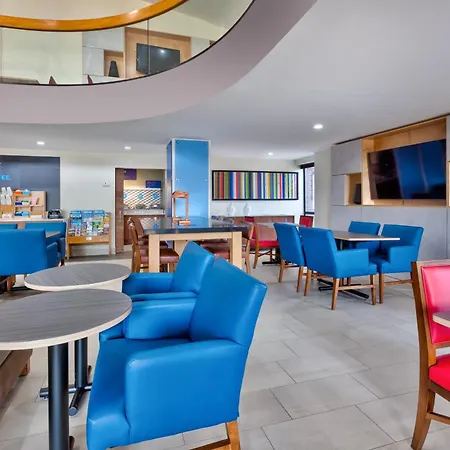 Holiday Inn Express Detroit-Warren/General Motors Technology Center By Ihg-2