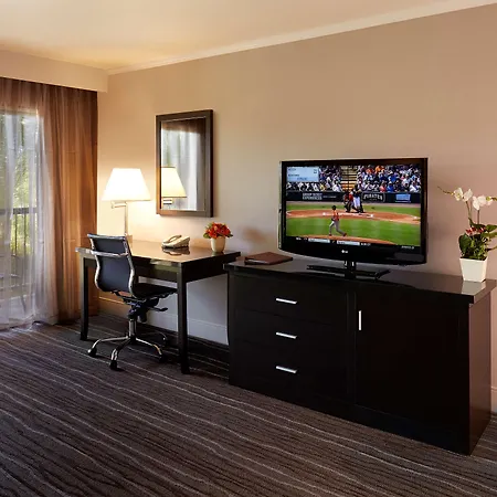 Doubletree By Hilton Claremont-3