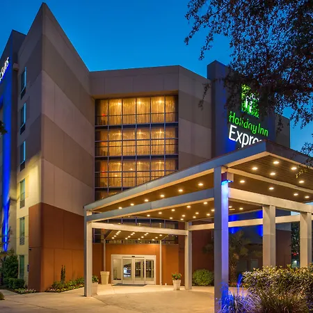 Holiday Inn Express & Suites San Antonio Medical - Six Flags By Ihg-2