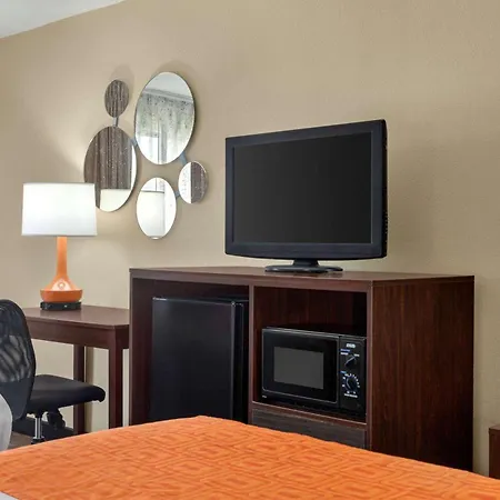 Howard Johnson By Wyndham Pigeon Forge-3