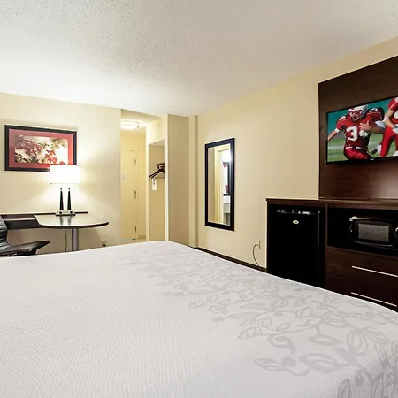 Red Roof Inn Plus+ Wichita East-3