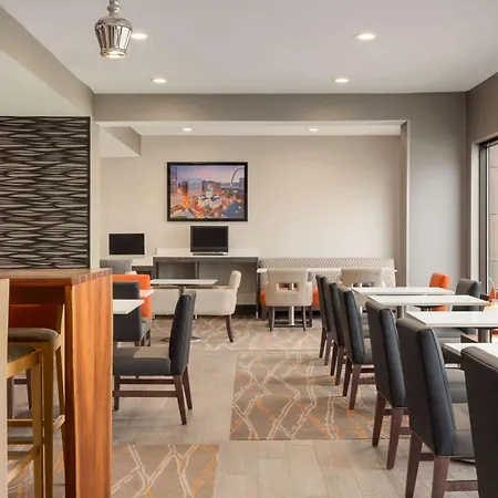 La Quinta Inn & Suites By Wyndham St Louis Route 66-3