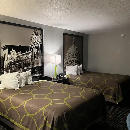 Super 8 By Wyndham Meridian-2