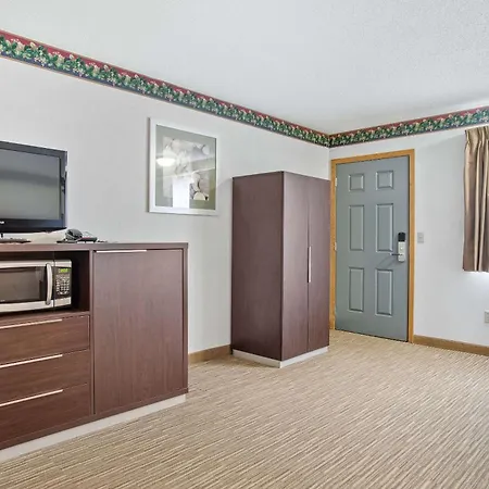 Everspring Inn & Suites-3