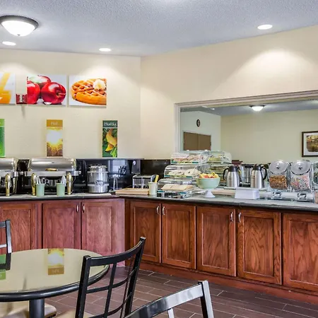 Quality Inn & Suites Lawrence - University Area-2