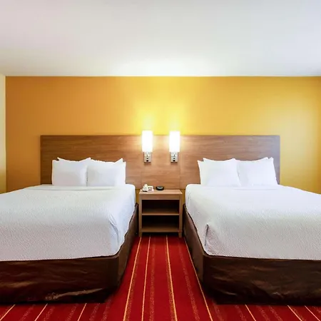 Days Inn By Wyndham Marquette-3
