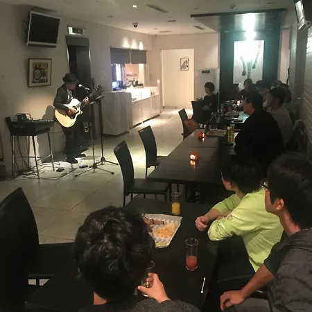 Hamilton Hotel Black-3