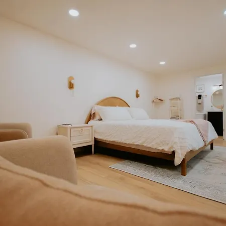 East Downtown Desert Chic Casita-Private Hot Tub-Close To Downtown-Pet Friendly!-3