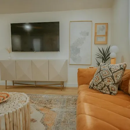 East Downtown Desert Chic Casita-Private Hot Tub-Close To Downtown-Pet Friendly!-2