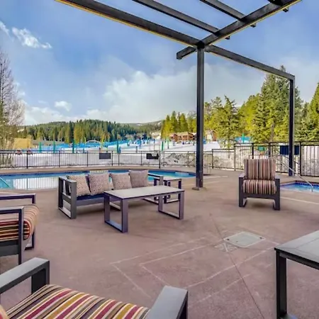 Studio @ The Village W/Incredible Views~Sleeps 4-3