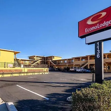 Econo Lodge University-3