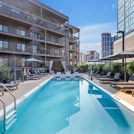Huge Downtown Corner Unit- Pool-Gym-Walk 2 Broadway-2