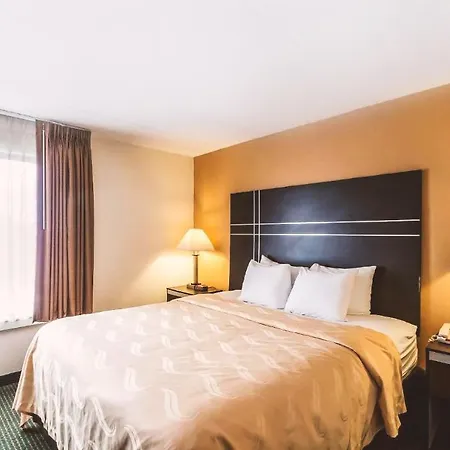 Norwood Inn & Suites Milwaukee-2