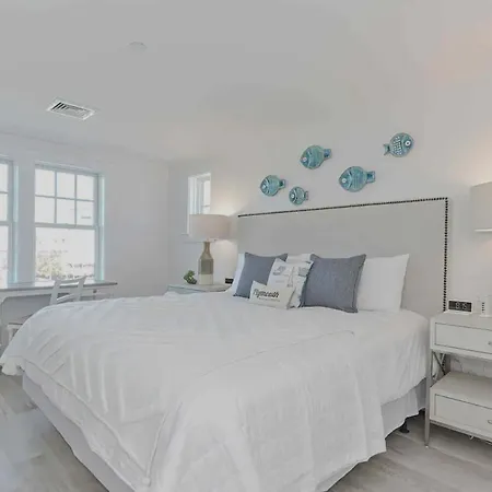Harbourtown Suite Water View-3