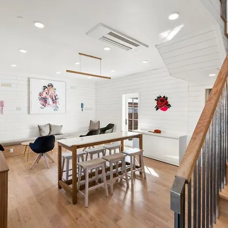 Boutique Room Steps From Downtown Mall Rose Jean Room 2-3