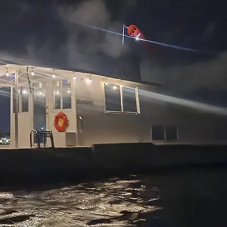 Beautiful Houseboat In Key West-3