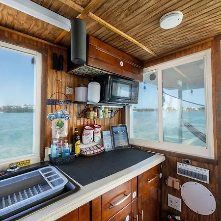 Beautiful Houseboat In Key West-2