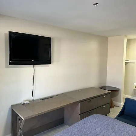 Economy 7 Inn Hampton-2
