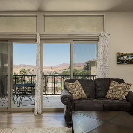 S404-The Penthouse-Fourth Floor 3-Bedroom Pool View-3