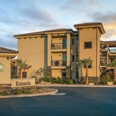 S301-Hilltop Hideaway-Third Floor 3-Bedroom Pool View-2