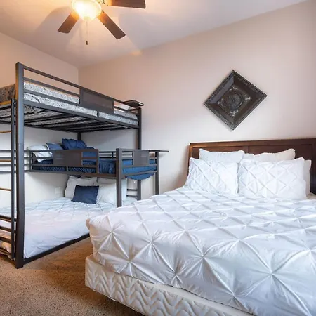 D5-Coral Springs Poolside-Ground Floor 3-Bedroom Hillside View-3
