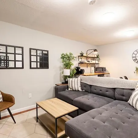 Adorable 2-Bedroom Modern Basement-3