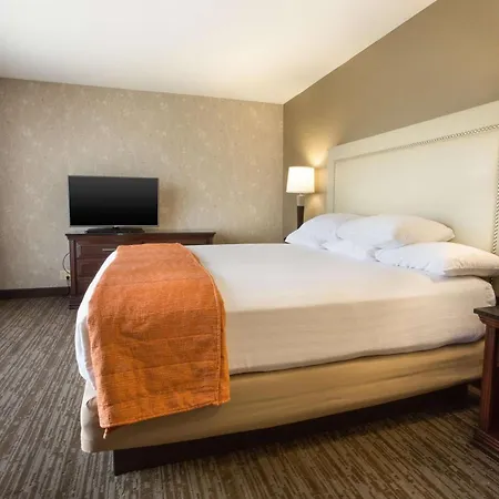 Drury Inn & Suites Greensboro-3