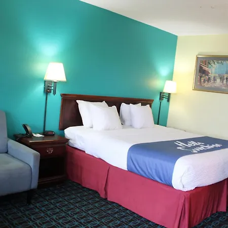 Days Inn By Wyndham Marianna-3