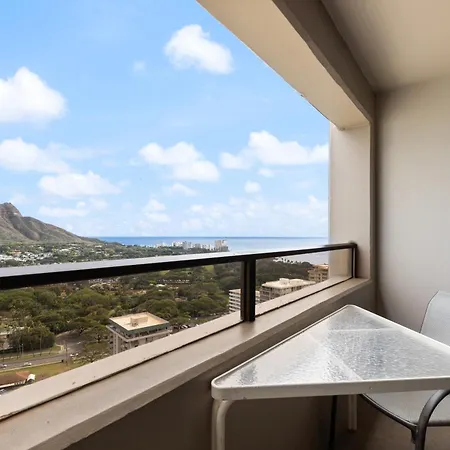 Spectacular Ocean & Diamond Head View 2 Bedroom Condo With Free Parking!-2