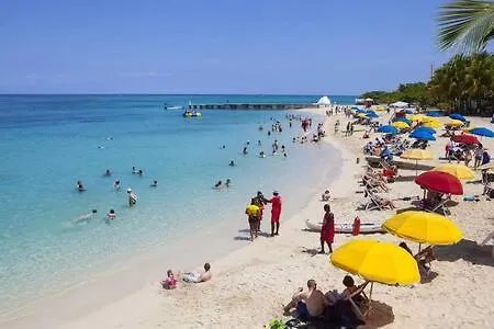 Hospitality Expert Madonna Tour Pool Bar Beach-3