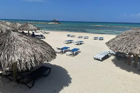 Hospitality Expert Mccartney - Tour Pool Bar Beach-3