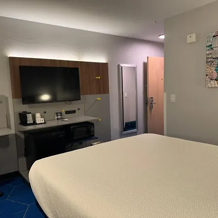 Microtel Inn And Suites Independence-2