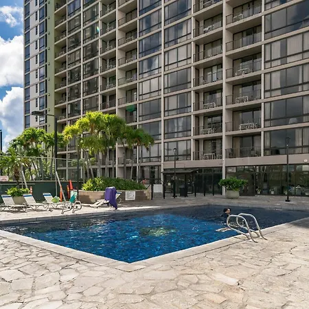 Spectacular Ocean & Diamond Head View 2 Bedroom Condo With Free Parking!-3