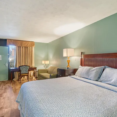 Williamsburg Suites-3