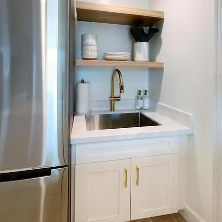 S&N Lux Suite-Free Parking-King Bed-Kitchen-Wifi-3