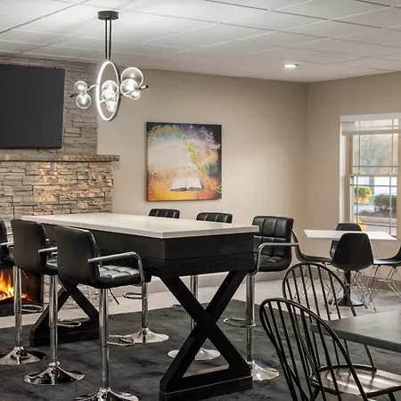 La Quinta Inn & Suites By Wyndham Lake George-2