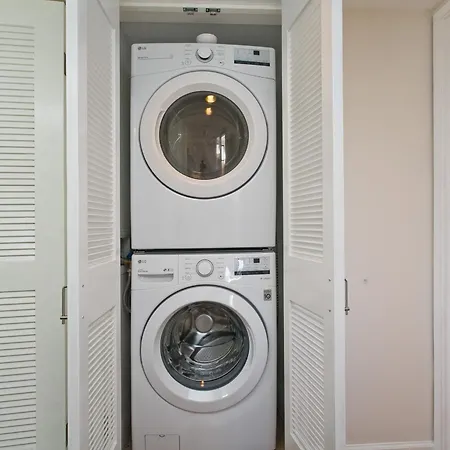 High Floor Luxury Oceanfront At Waikiki Beach Tower-2