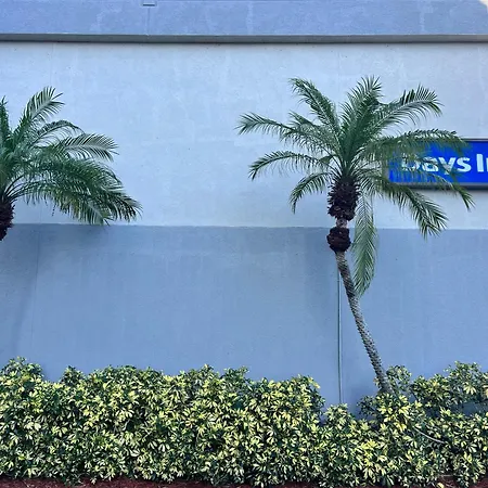 Days Inn By Wyndham Melbourne-3