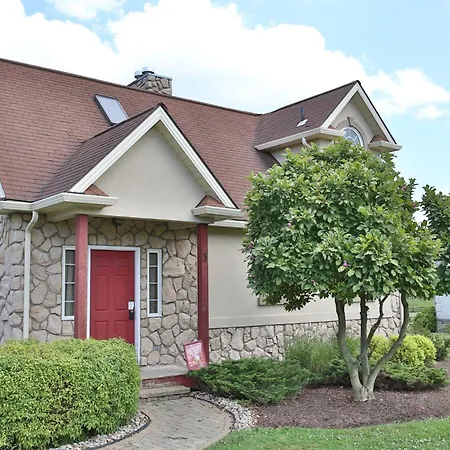 Premier Cottages By Amish Country Lodging-2