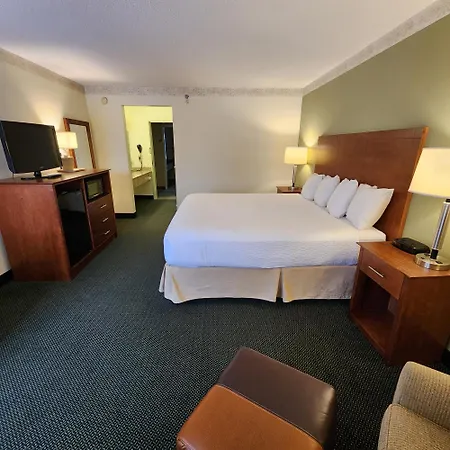 Baymont By Wyndham Mackinaw City-3