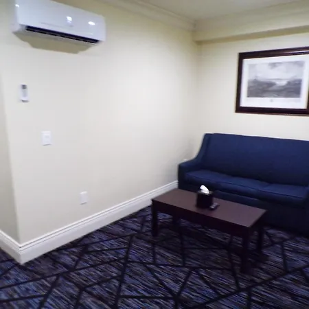 Niagara Crossing Hotel And Spa-3