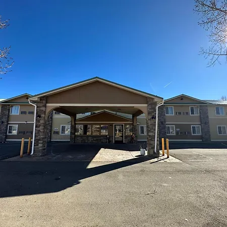 Days Inn & Suites By Wyndham Gunnison-3