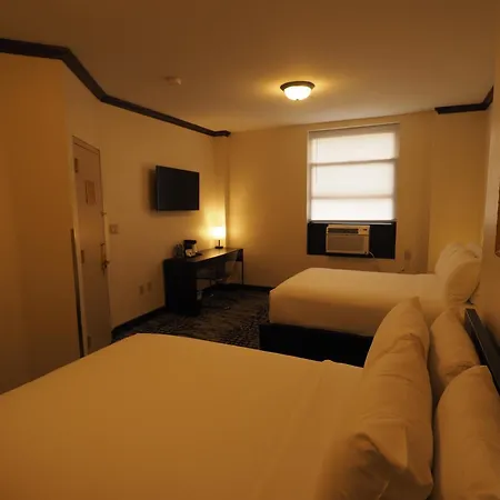 Night Hotel Broadway-3