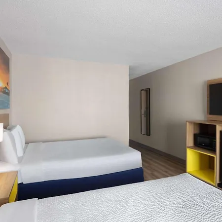 Days Inn By Wyndham Florence Near Civic Center-2