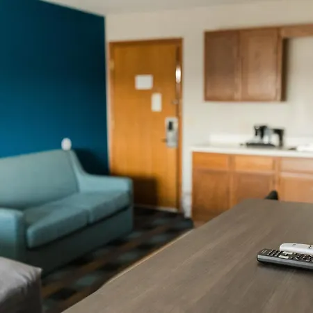 Travelodge By Wyndham Escanaba-2