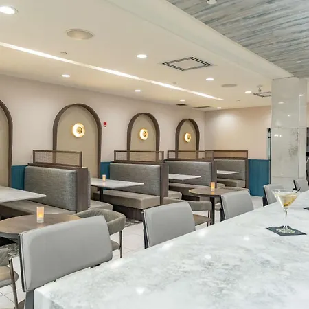 Hilton Garden Inn Toronto/Brampton-3